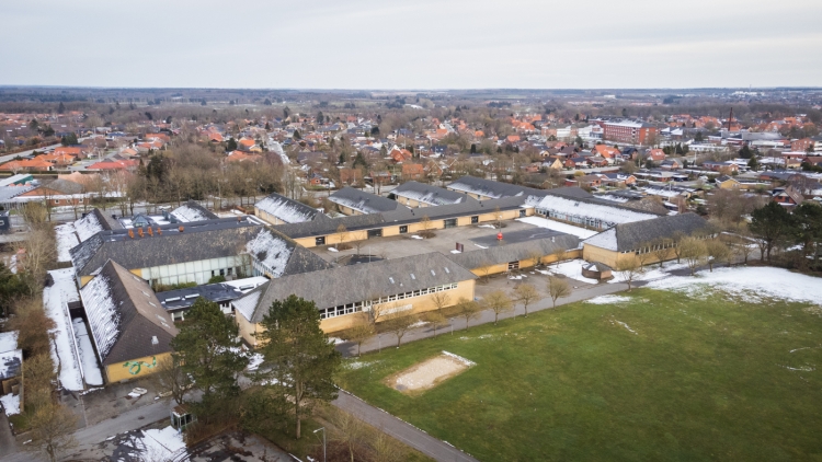 Skole rives ned - og genbruges til teaterbyggeri