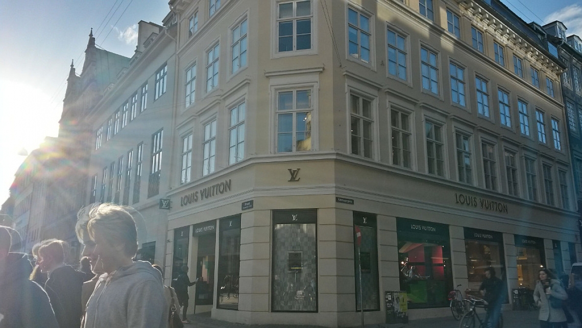 Rig familie køber Louis Vuitton-ejendom i København for 200 millioner