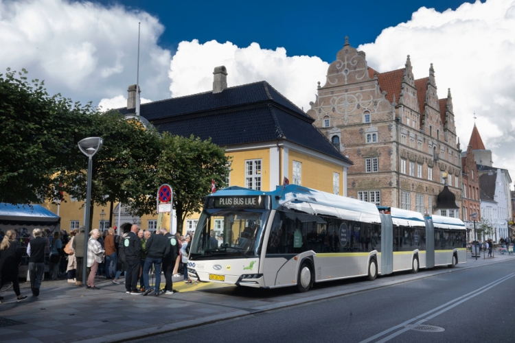 Danmarks første 25 meter lange BRT-busser kører nu rundt på vejene