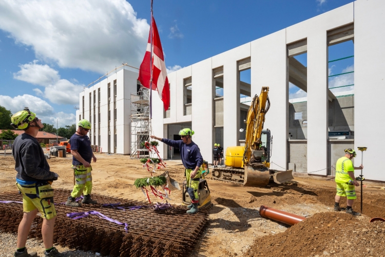 KMC og NCC holder rejsegilde i Brande