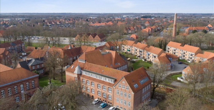 Tidligere seminariebygning i Tønder udbydes til salg