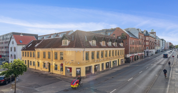 Vinylbutik flytter ind i omdiskuteret bygning på Amagerbrogade