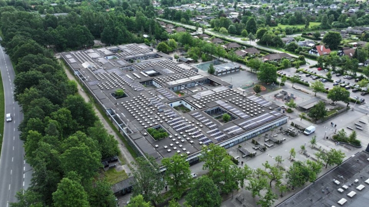 Trodser bureaukratiet: 1.968 kvm stort solcelleanlæg på skolebygning i Farum